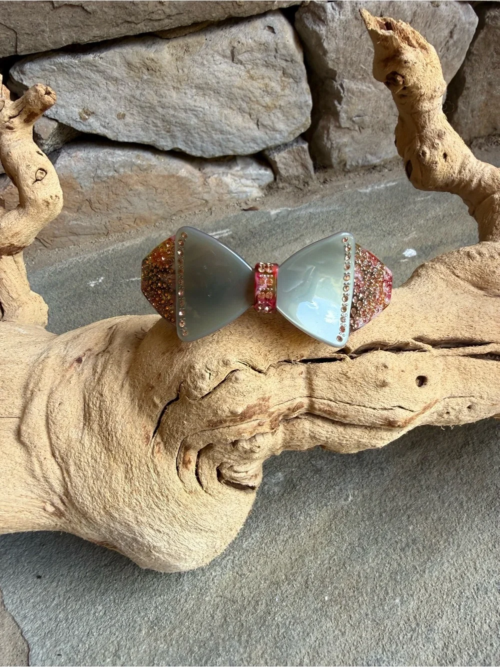New🌟anthropologie-Elegant Marble Bow Hair Clip with Pink Crystal Accents